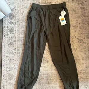 NWT Vuori Women’s Trestles Twill Jogger - Size S